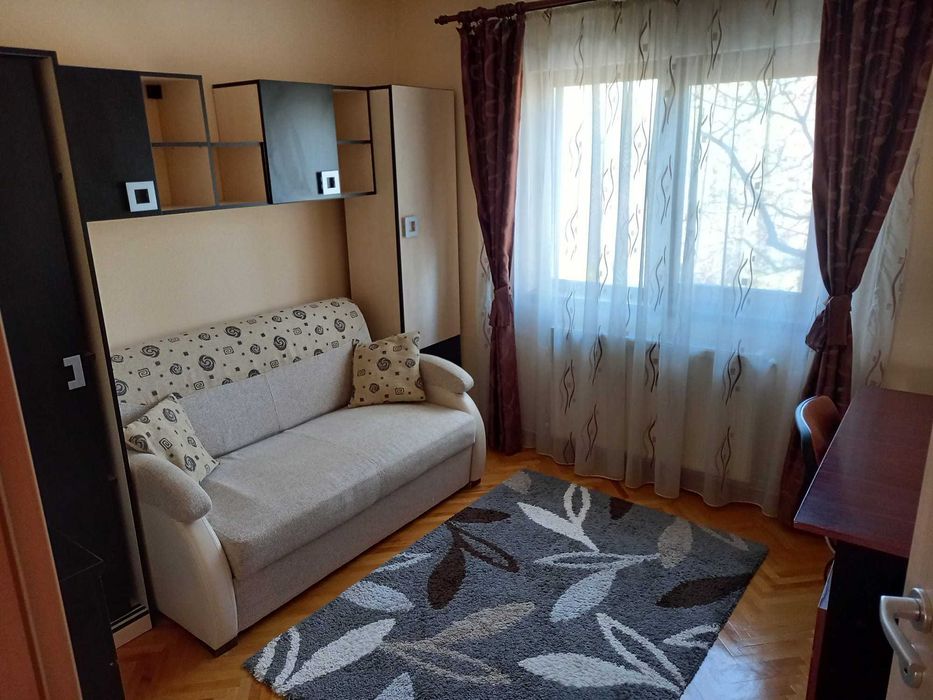 Proprietar inchiriez apartament 3 camere decomandat, langa Parcul Copiilor (Complexul Stundentesc).