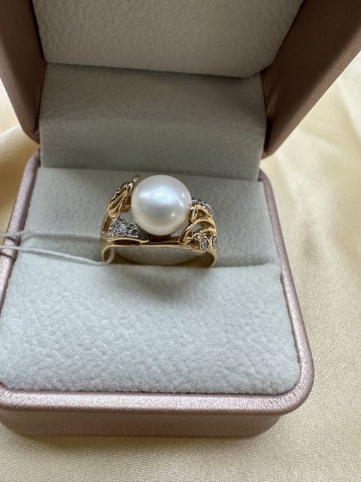 Золотое кольцо с фианитами