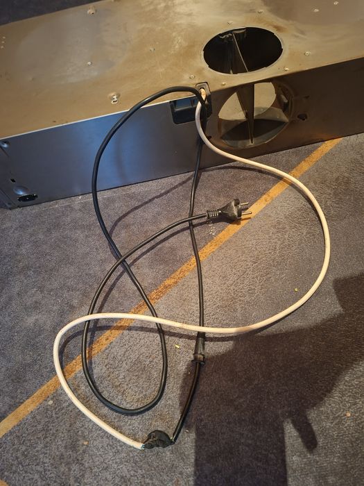 Вытяжка фирма Ariston