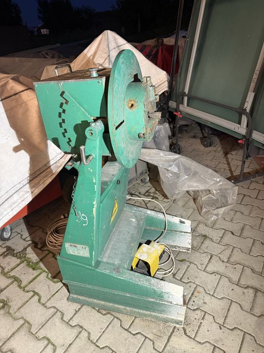 Aparat rotativ pentru sudarea teviilor cardanelor.