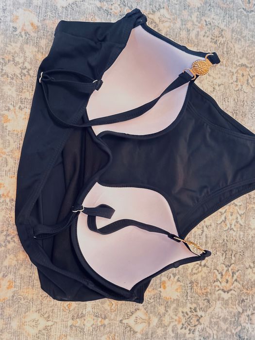 Черен изрязан бански