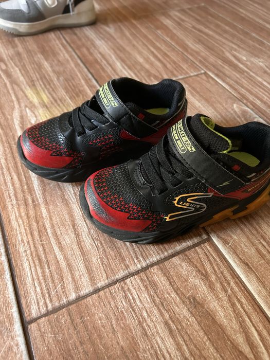 Adidasi Skecer , nr 26