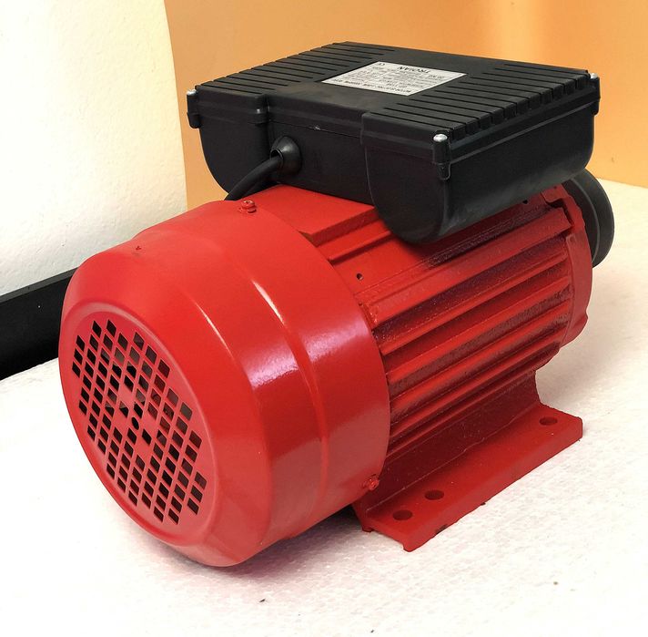 Motoare electrice 220V, 2.5 kW, noi, carcasa fonta
