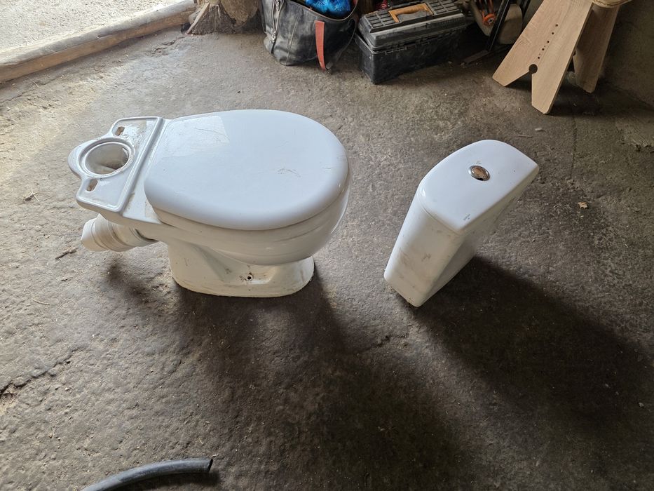 Продам унитаз в хорошем состоянии