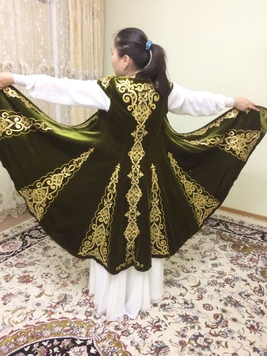 Камзол мен койлек сатылады