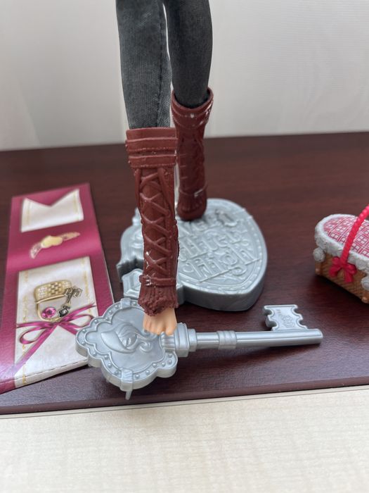 Оригинална Ever After High Cerise Hood Signature (Mattel, 2013)