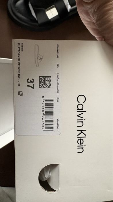 Чехли от естествена кожа Calvin Klein
