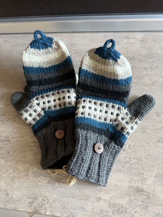 Manusi de lana , impecabile