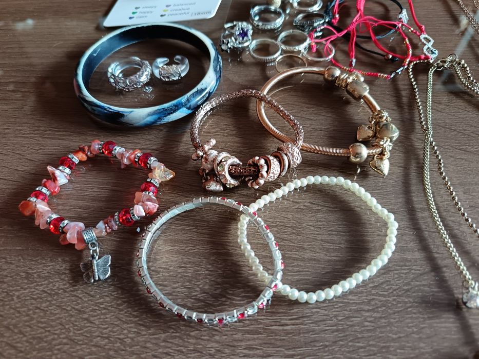 Лот дамски бижута