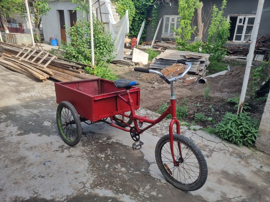 3 oyoqli velik,holati zo'r,bagaji katta va chuqur,balonlari yaxshi