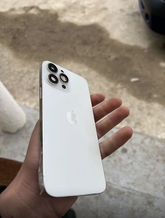 Caracsa si rama alba noua de iphone 13 pro max