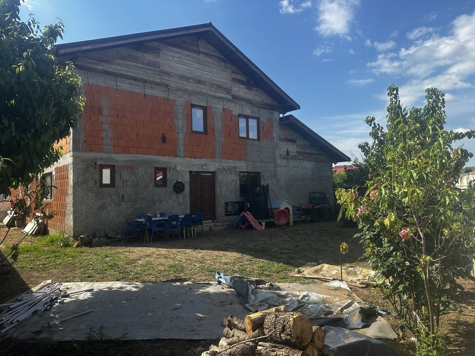 Vand casă comuna Șendreni