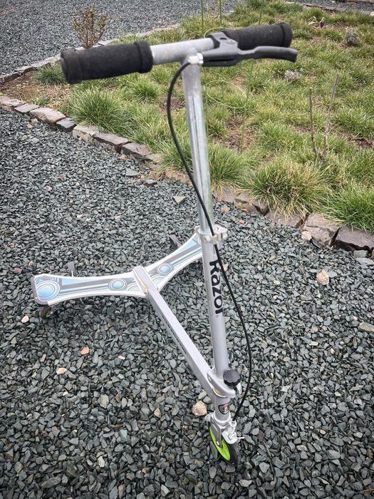 Vand trotineta in stare buna