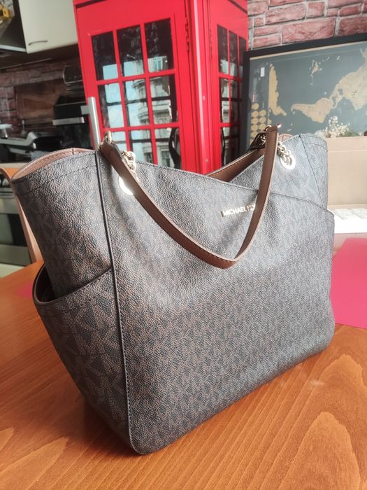 Крем и кафява чанта на Michael Kors