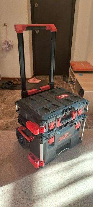 Milwaukee шуруповерт, чемоданы,  пылесос
