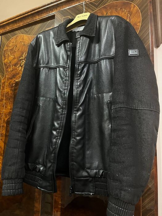 Продаётся мужская зимняя куртка Armani оригинал