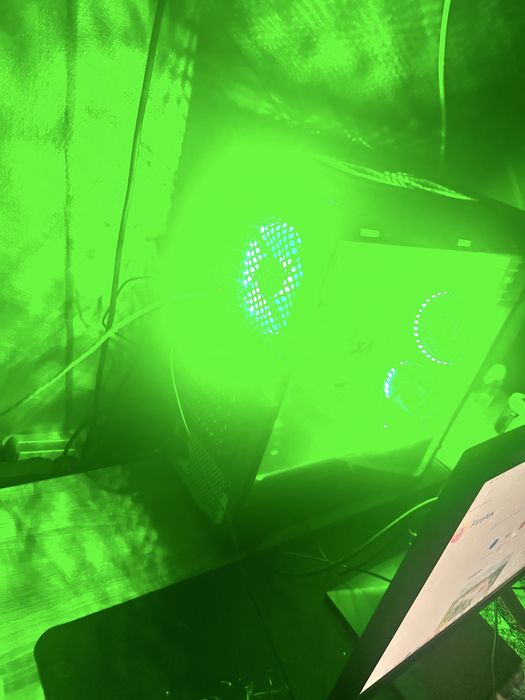 Pc +manitor120 hz + maus +tastarura + mausped + casti