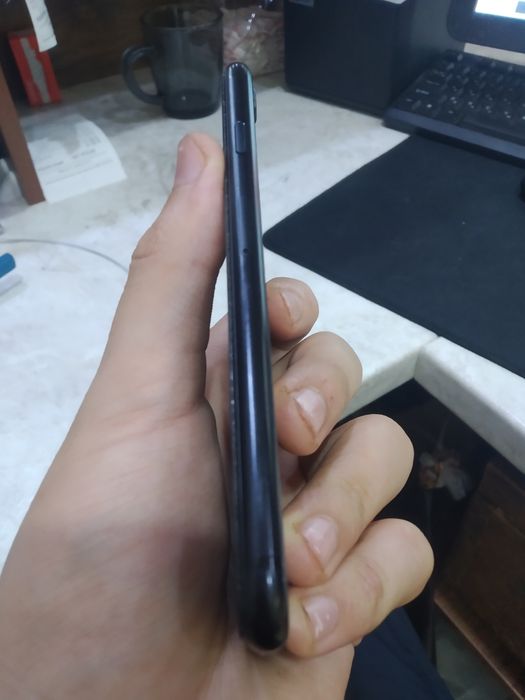 Iphene se 2 81 yomkst