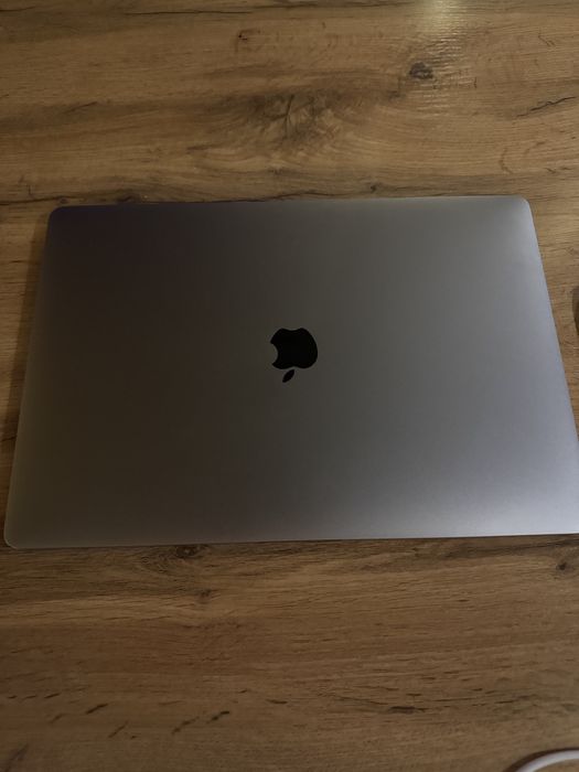 Macbook Pro 2019 в идеальном состоянии
