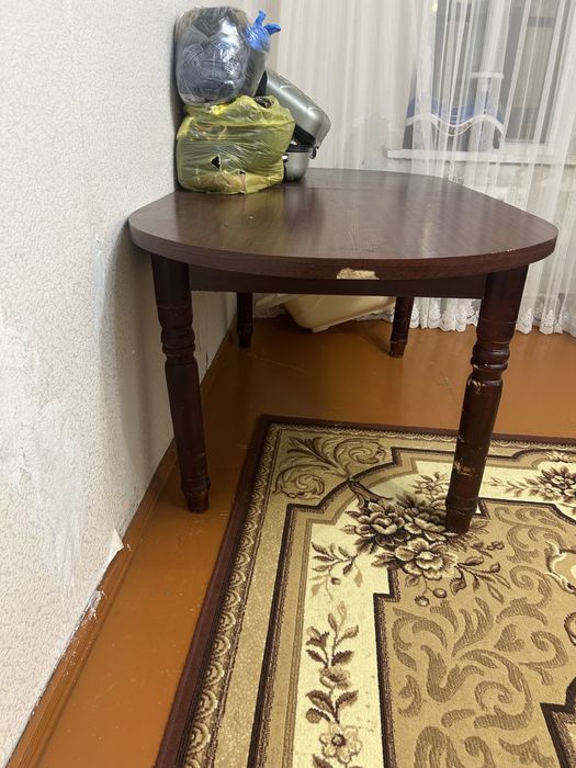 Продам Стол гостинный