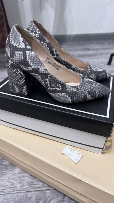 Продаю обувь новый