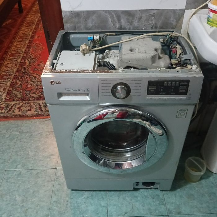Продам на запчастье стиральную машинку