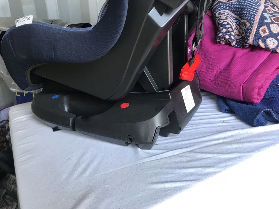 Детское кресло на машину