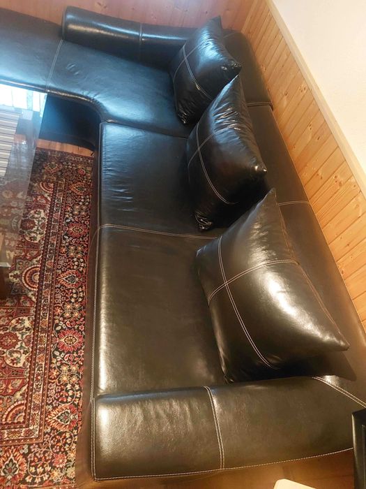 КОМПЛЕКТ черен кожен диван + стъклена холна маса