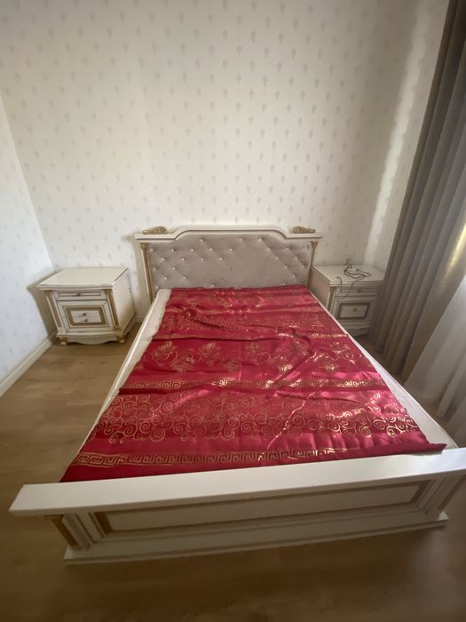 Мебель спальная,кровать,матрас,тумбочки