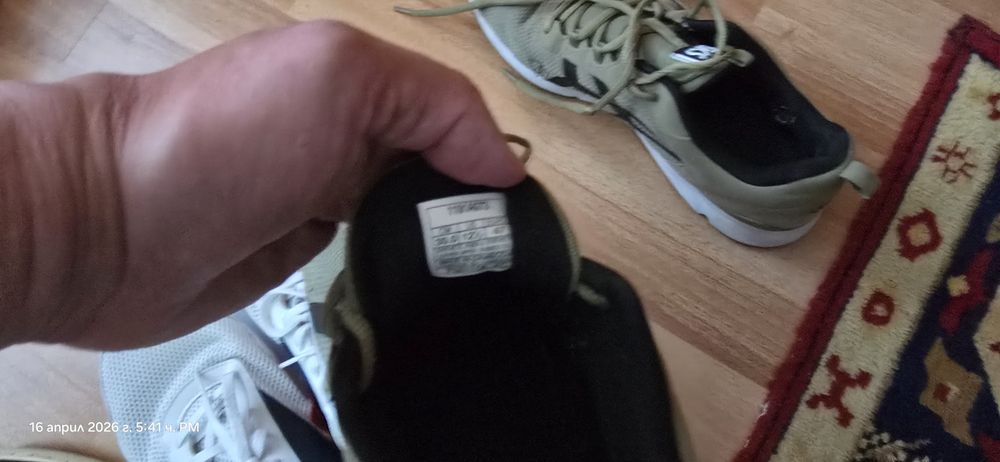 Лот от кецове nike, asics, reebok.