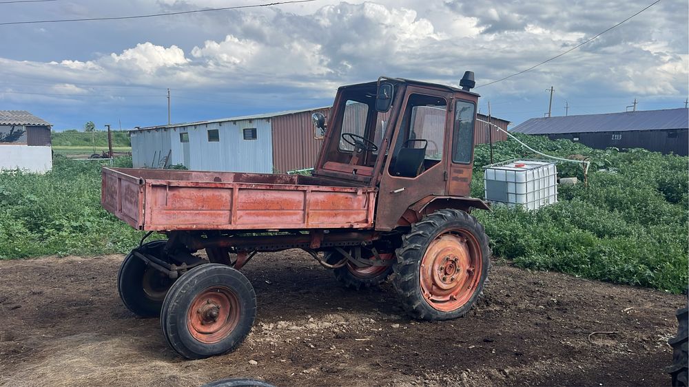 Пррдается Трактор  Т-16