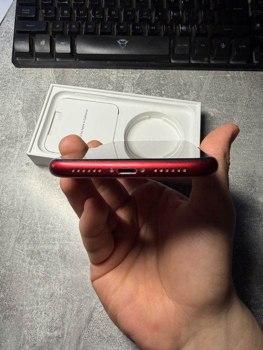 Iphone 11 64GB Product Red