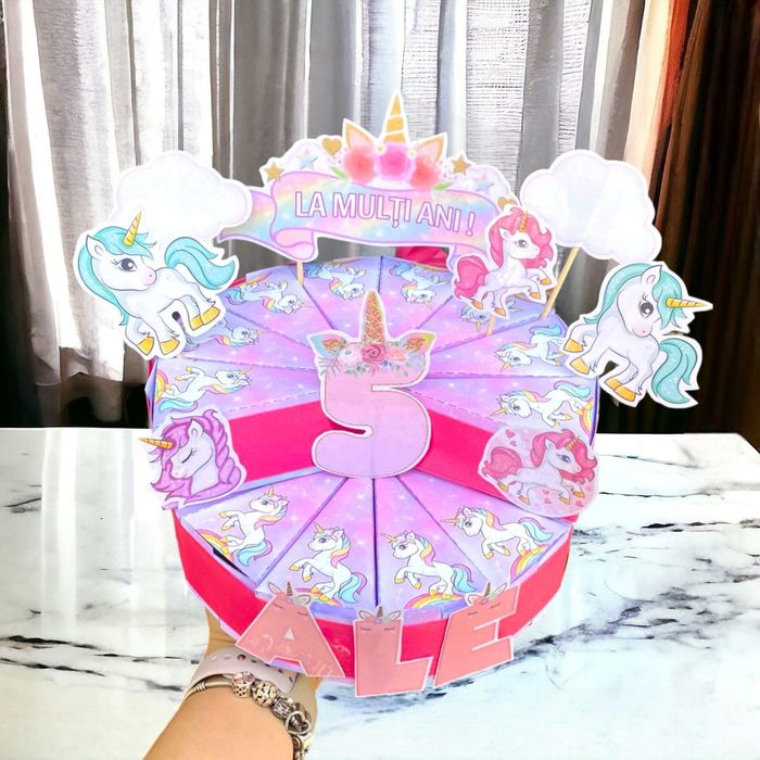 Tortulet aniversari din cutiute ambalate