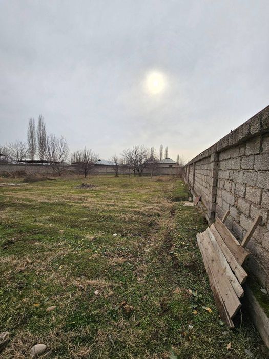 Прадоется участок 9 соток 1 соток по 10000$. Юкори Ч Р. Кирсадак мах