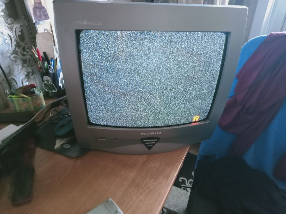 Продам телевизор на кухню