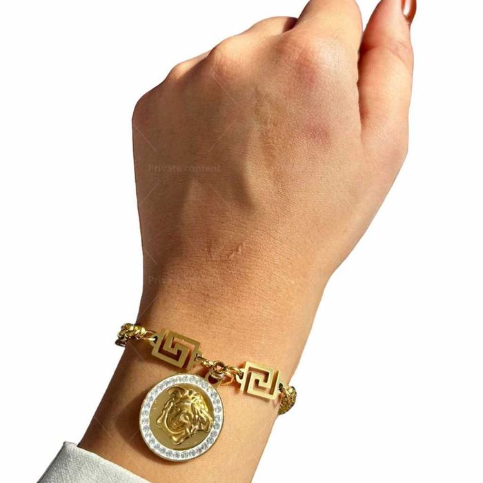 Дамска гривна - сребърно покритите.

Бижута от медицинска стомана.