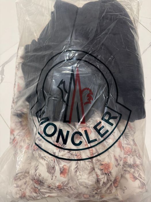 Десткий комбинезон Moncler