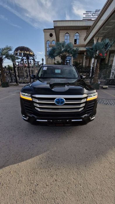 Toyota Land Cruiser 300 VXGR 2022 yil японка матор 35 турбина фул пази