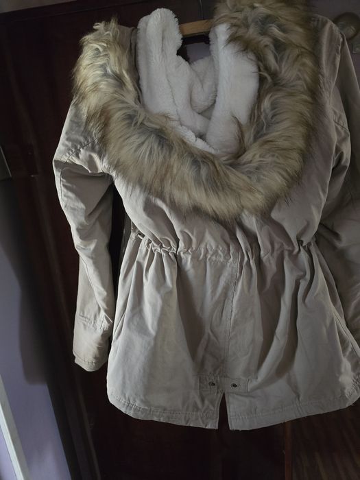 Haină chichila, cu piele și tricot la mâneci și glugă