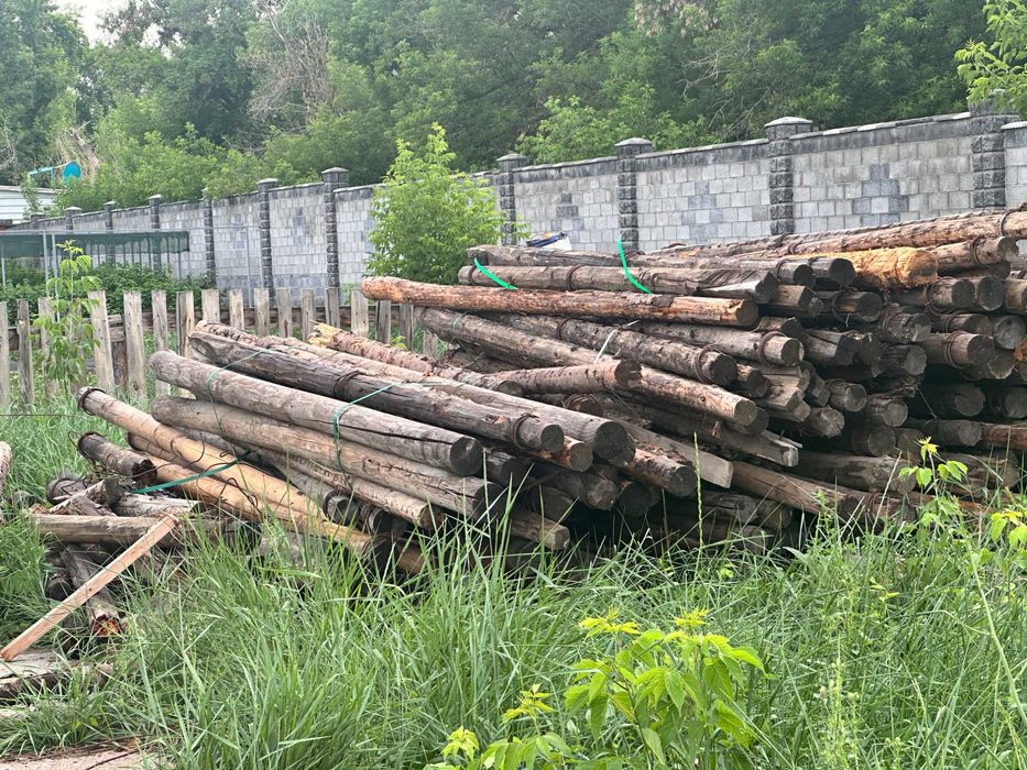 Деревянная стойка, кругляк