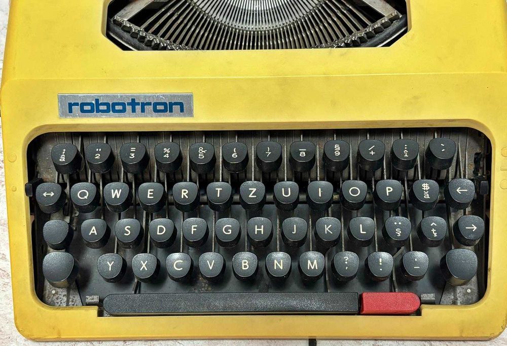 mașină de scris portabilă Robotron Cella anii '70-'80