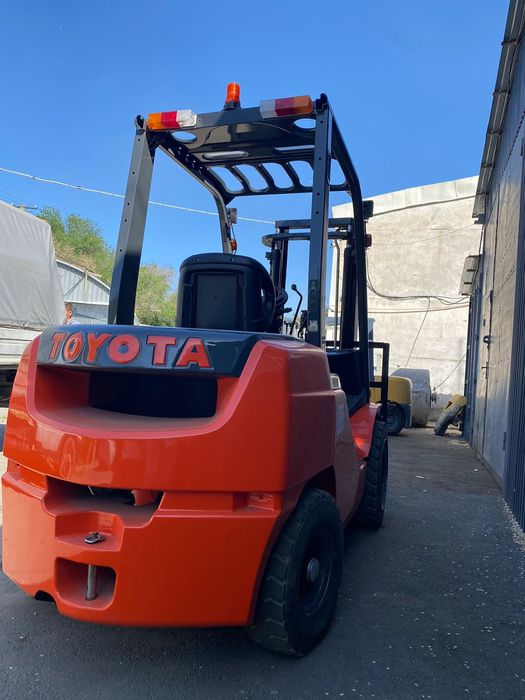 вилочный погрузчик Toyota FD30