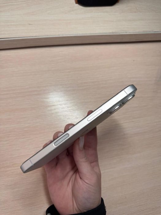 Продам айфон 16