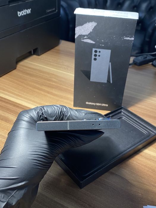 Samsung Galaxy s24 ultra • 256 GB • Titanium Black
