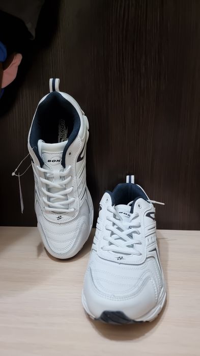 Новые кроссовки Bona