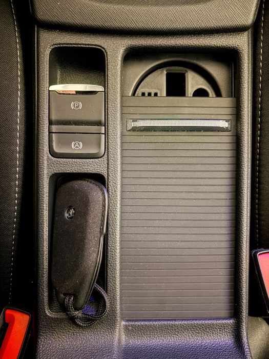 Skoda Octavia 4 - Поставка за телефон тип cupholder