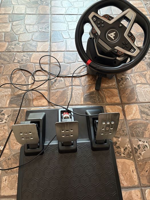 THRUSTMASTER volan gaming auto functioneaza pc si play station