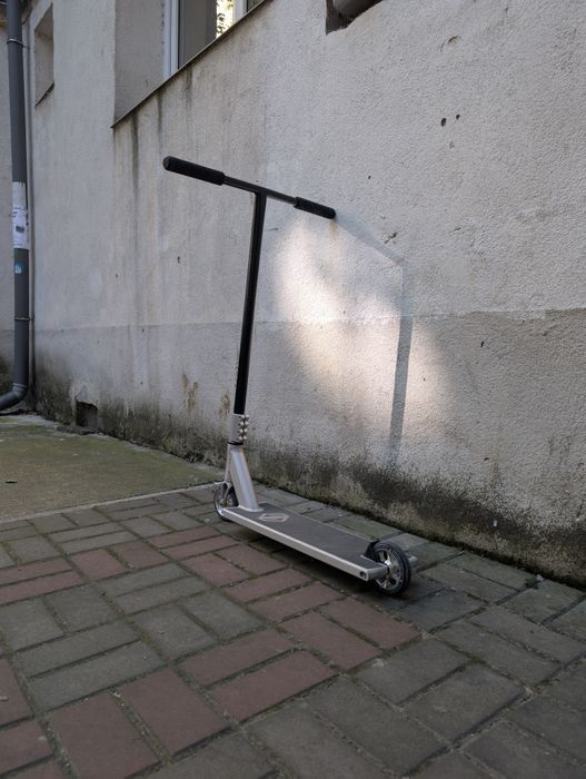 Trotineta Striker Gravis L (scoot)