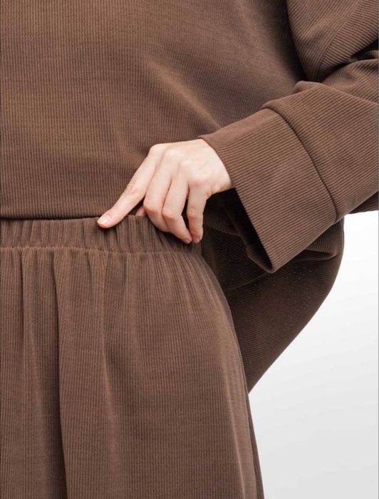 Продам костюм смотрите обьявления и фото есть такой же серрго цвета