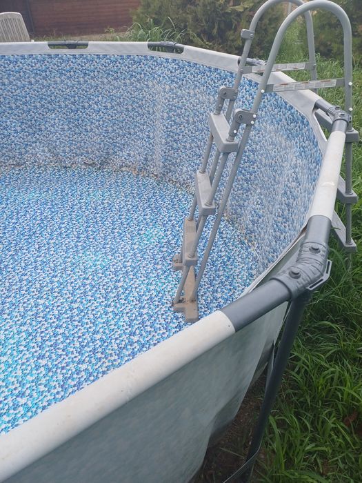 Piscina mare cu cadru metalic